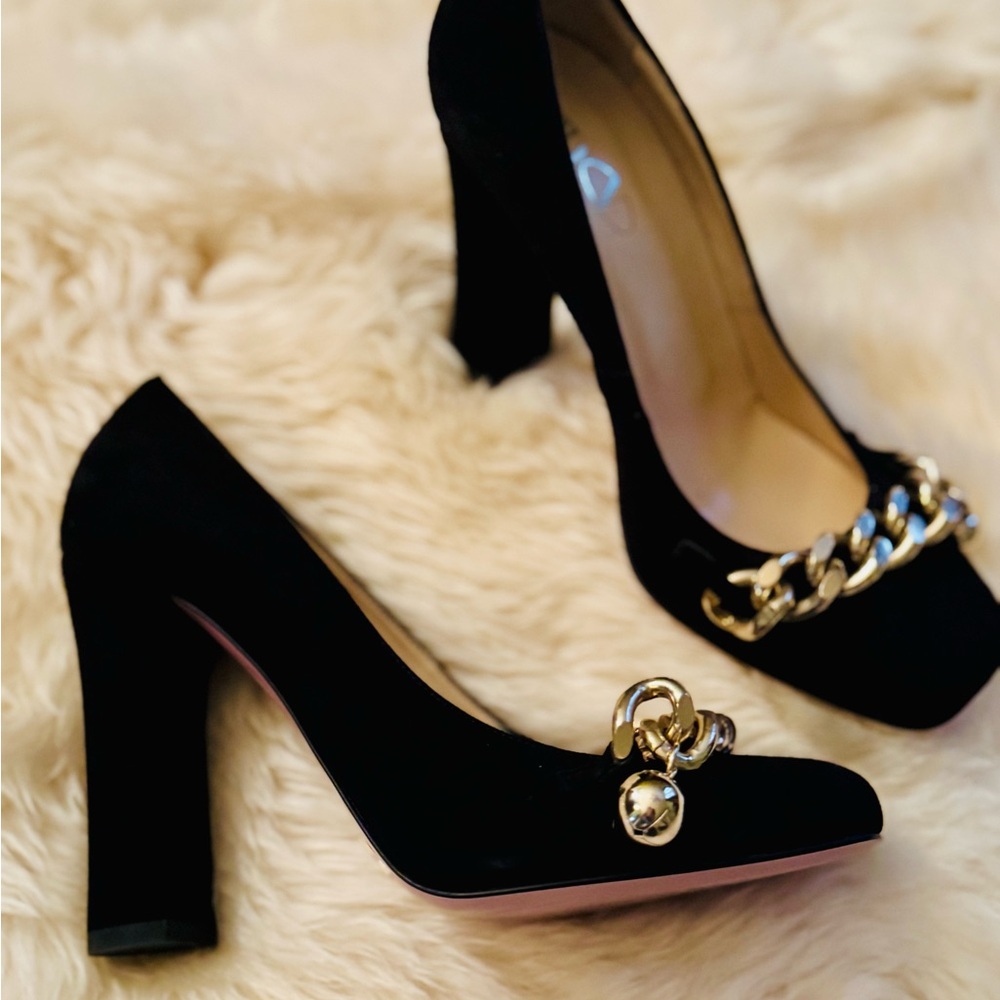 VALENTINO RED - Brand New Suede Leather Black Pumps with gold chain (and charm)